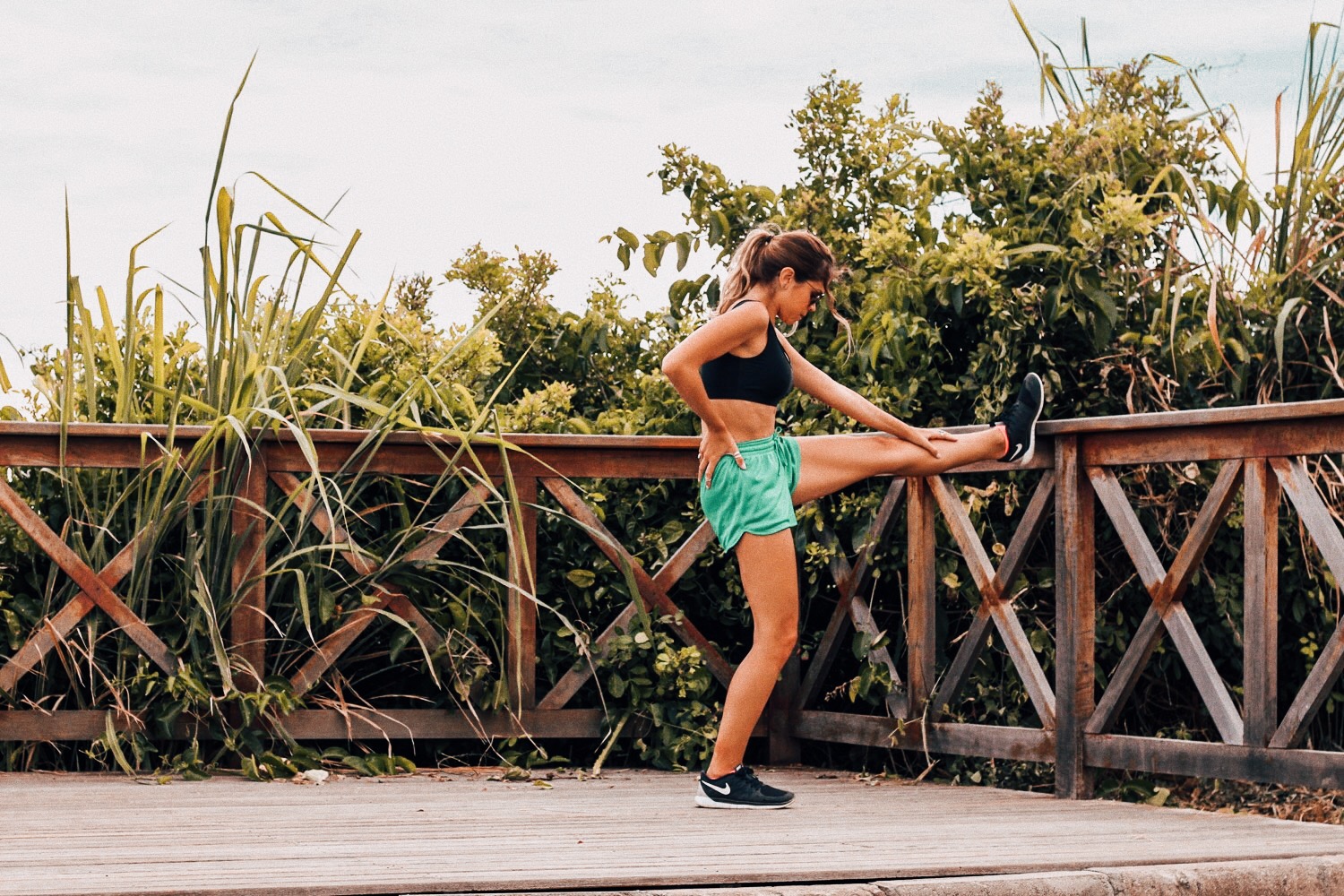 Elevação dos Braços com Inclinação Lateral: Alongue as Costelas - inspiração 1