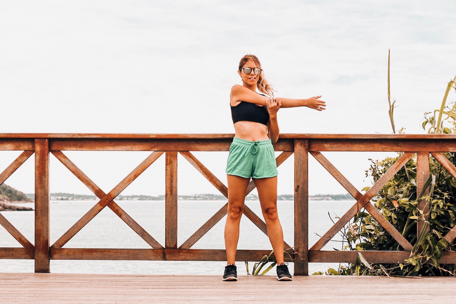 Elevação dos Braços com Inclinação Lateral: Alongue as Costelas - inspiração 2