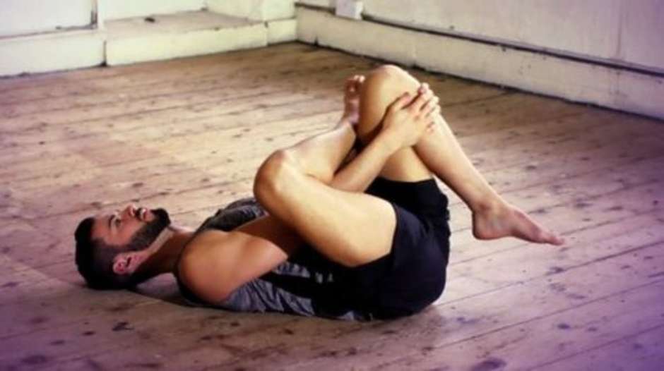 Fortalecendo os dedos: Pegando objetos com os pés - inspiração 2