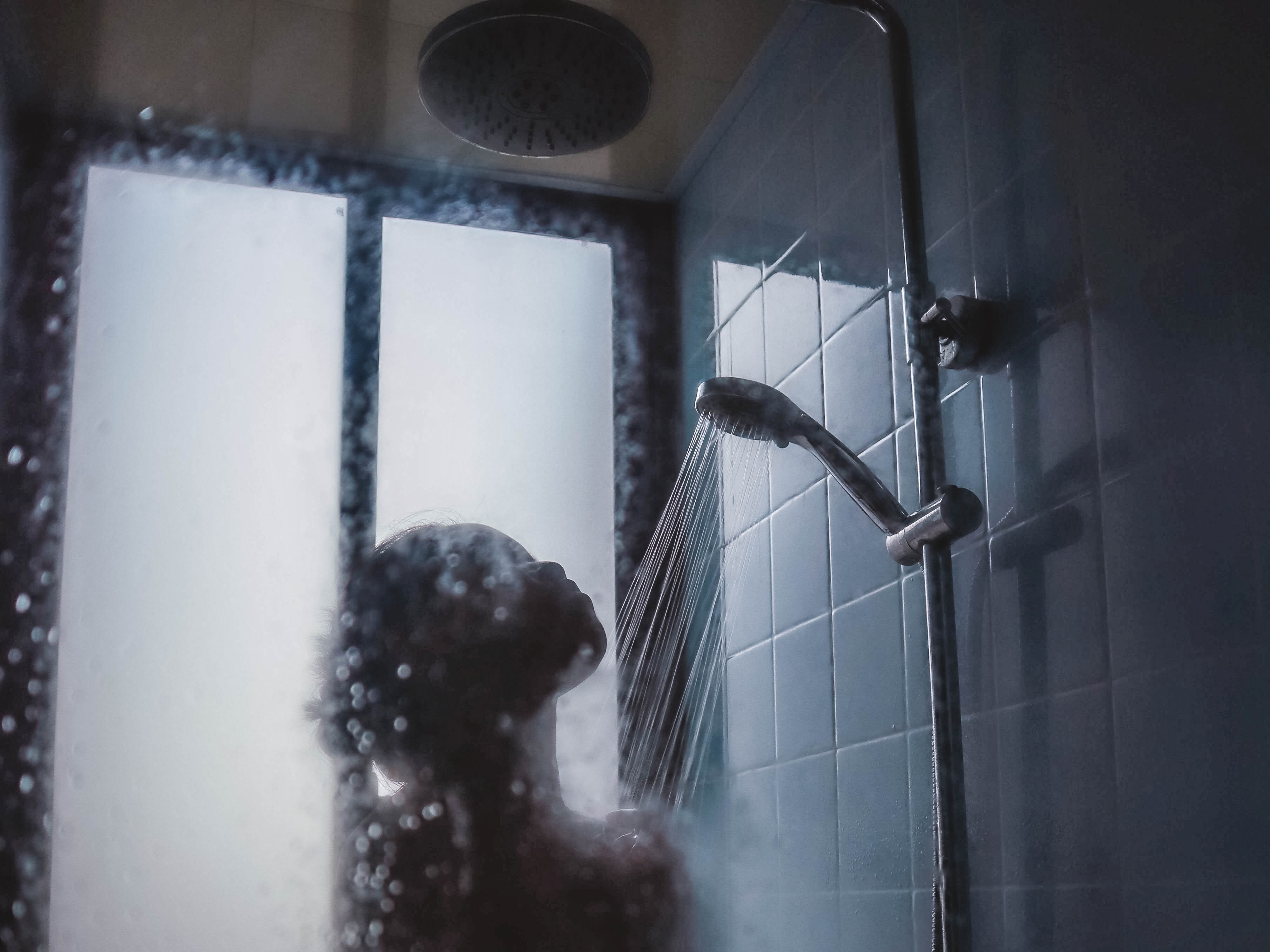 Iluminação Aconchegante: Velas e Luz Baixa - inspiração 1