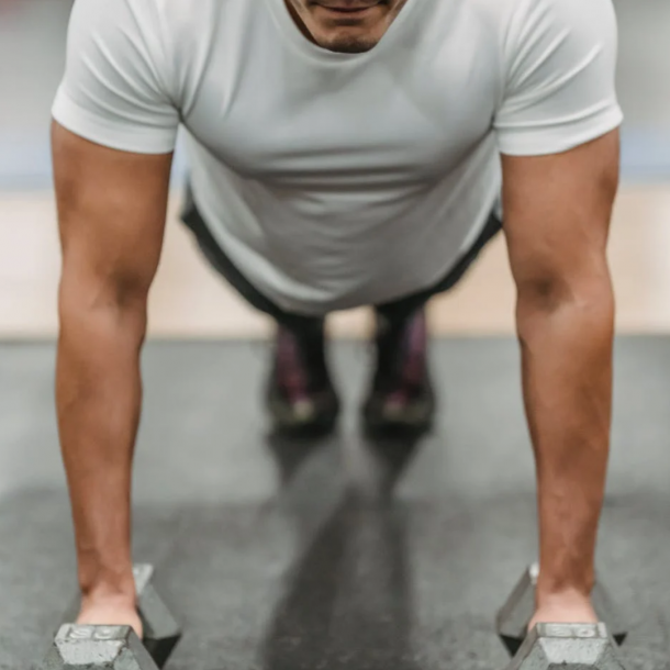 Agachamento com rotação: Corpo todo em ação pela barriga seca - inspiração 2