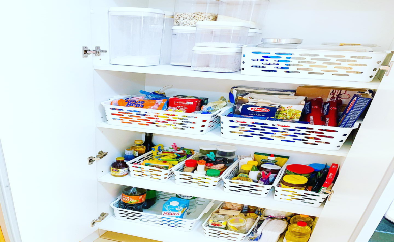 6. Cabides Certos: Invista em Modelos que Valorizam Suas Roupas - inspiração 2