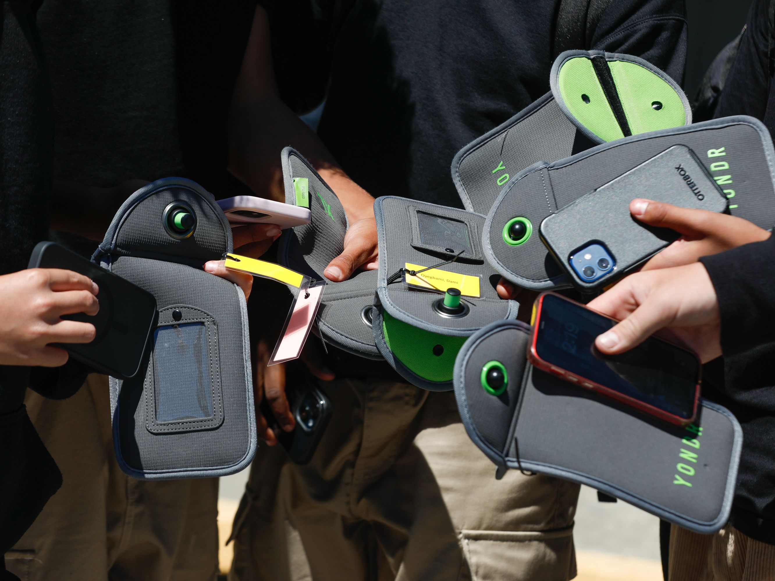 Como Escolher o Telefone Adaptado Ideal para Você - inspiração 2