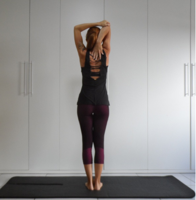 alongamento de ombros para trás