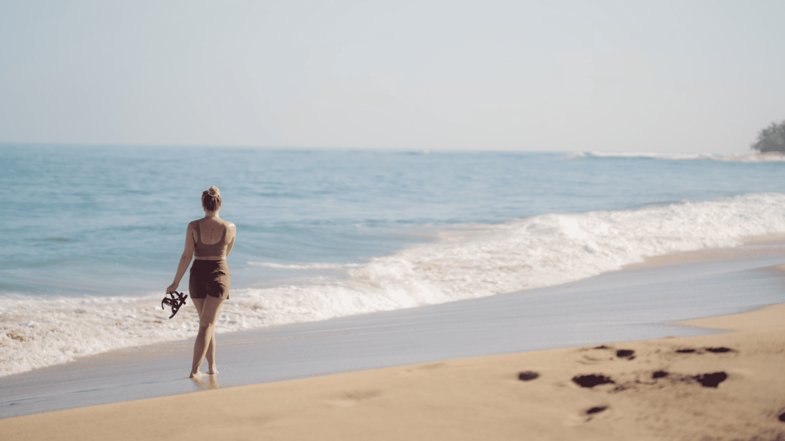 Como adaptar seu corpo para caminhadas intensas na areia
