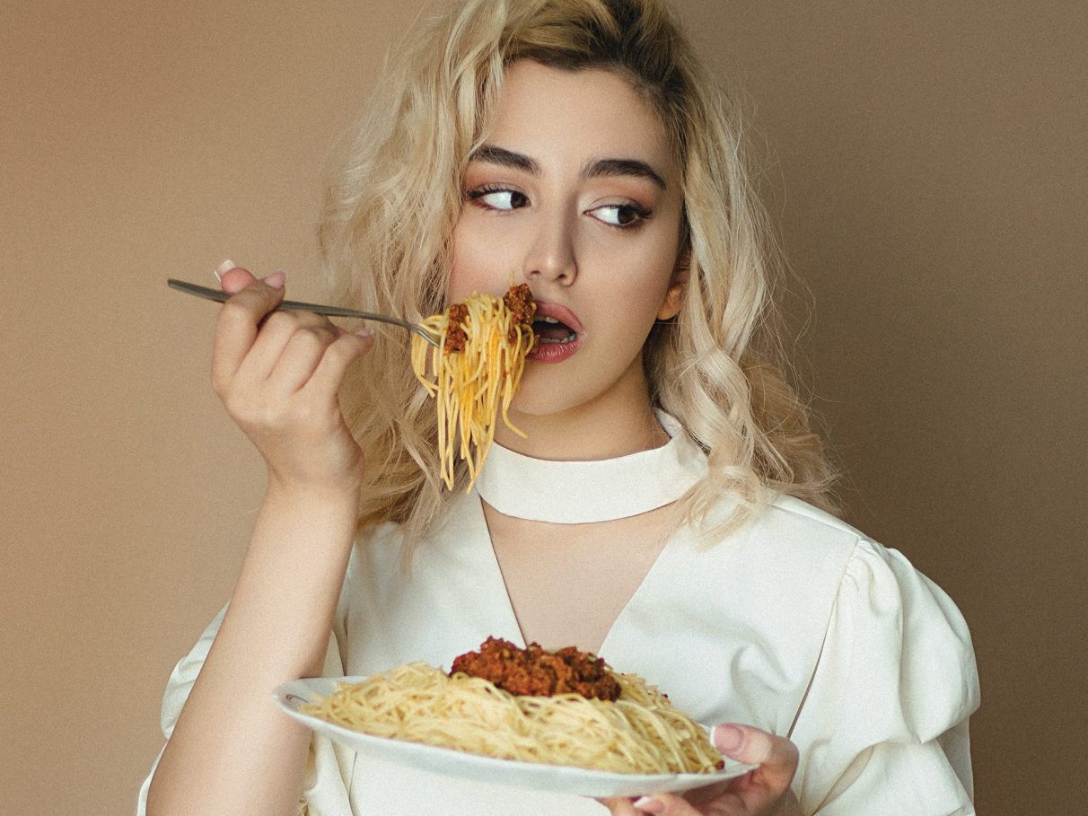 comer macarrão engorda ou emagrece