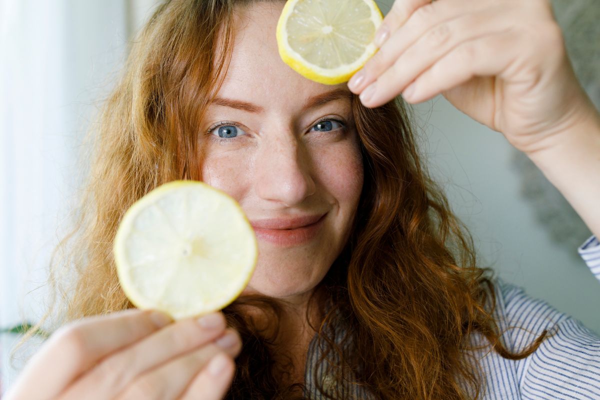 5 Mitos e Verdades sobre Clareamento Capilar Natural