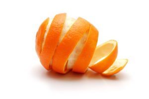 Como clarear os dentes com casca de laranja e sal