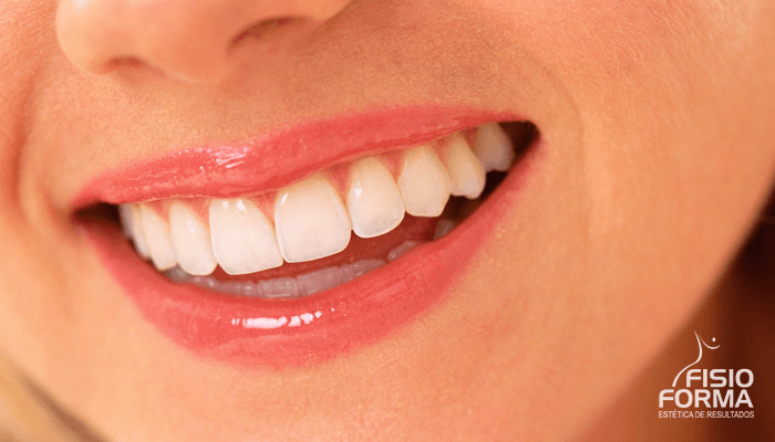 Os perigos da acidez da casca de laranja para os dentes