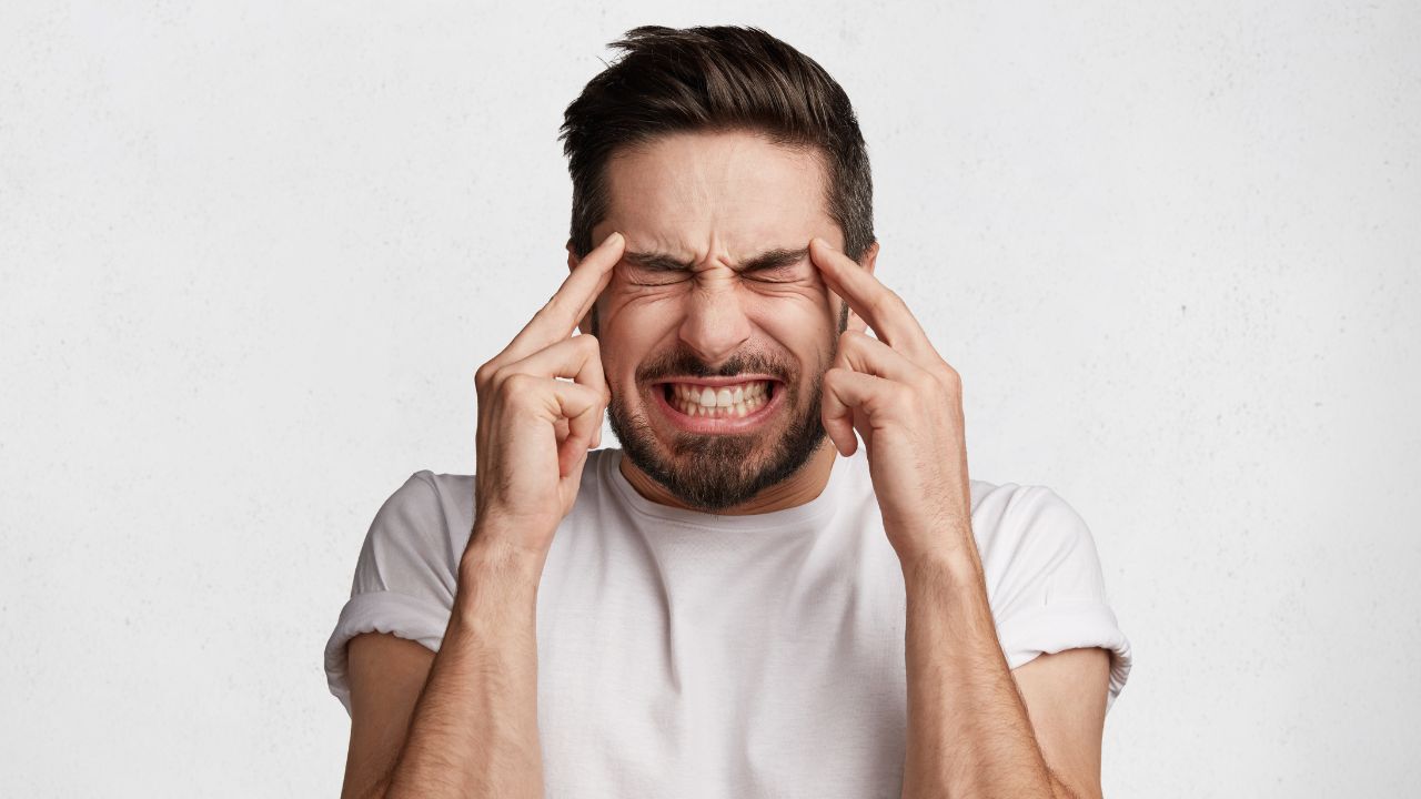 Sinais de Alerta: Quando a Dor de Cabeça na Testa Indica Algo Grave