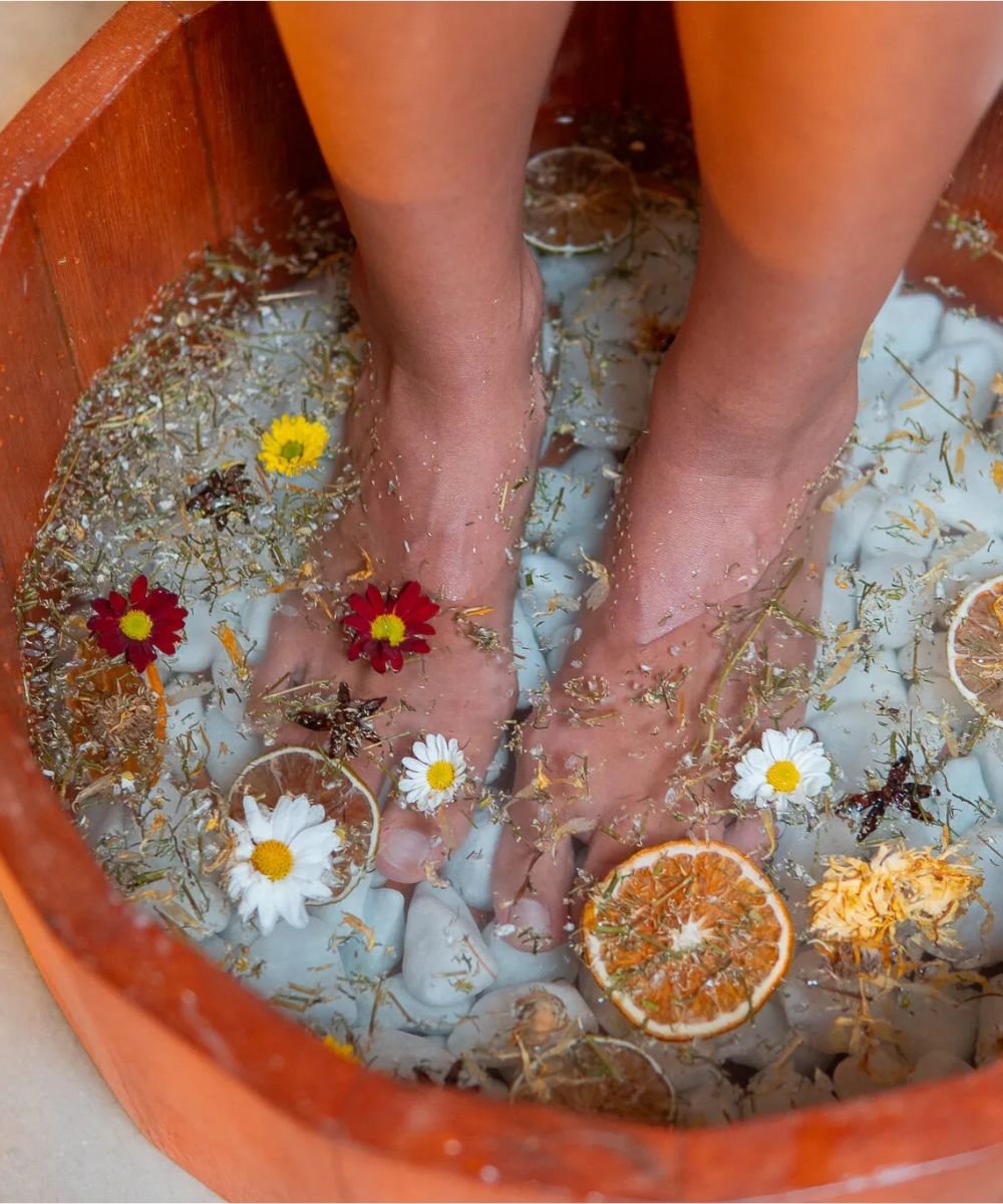 5 Ervas para Escalda-Pés: Benefícios e Como Usar