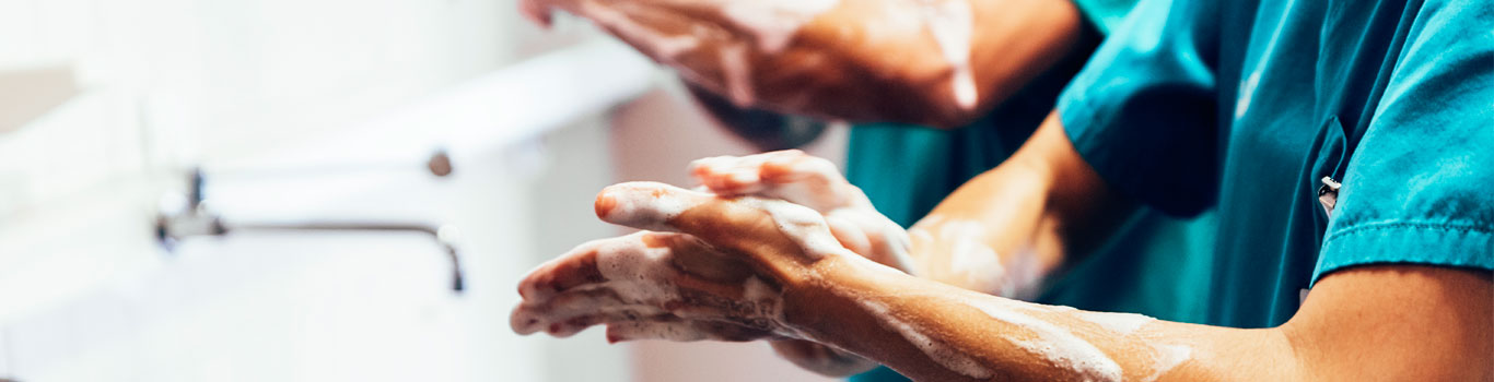 Como o álcool em gel complementa a lavagem das mãos
