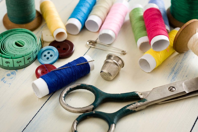 Armazenamento criativo para linhas de costura