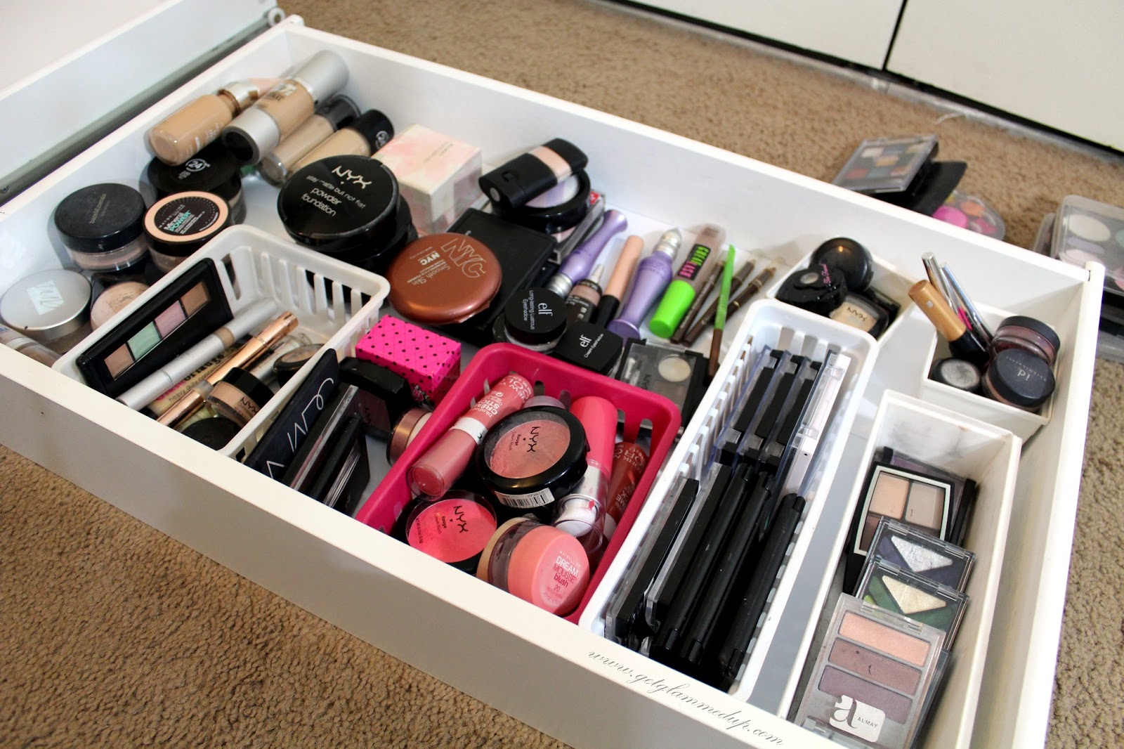 5 dicas para organizar maquiagem em espaços pequenos