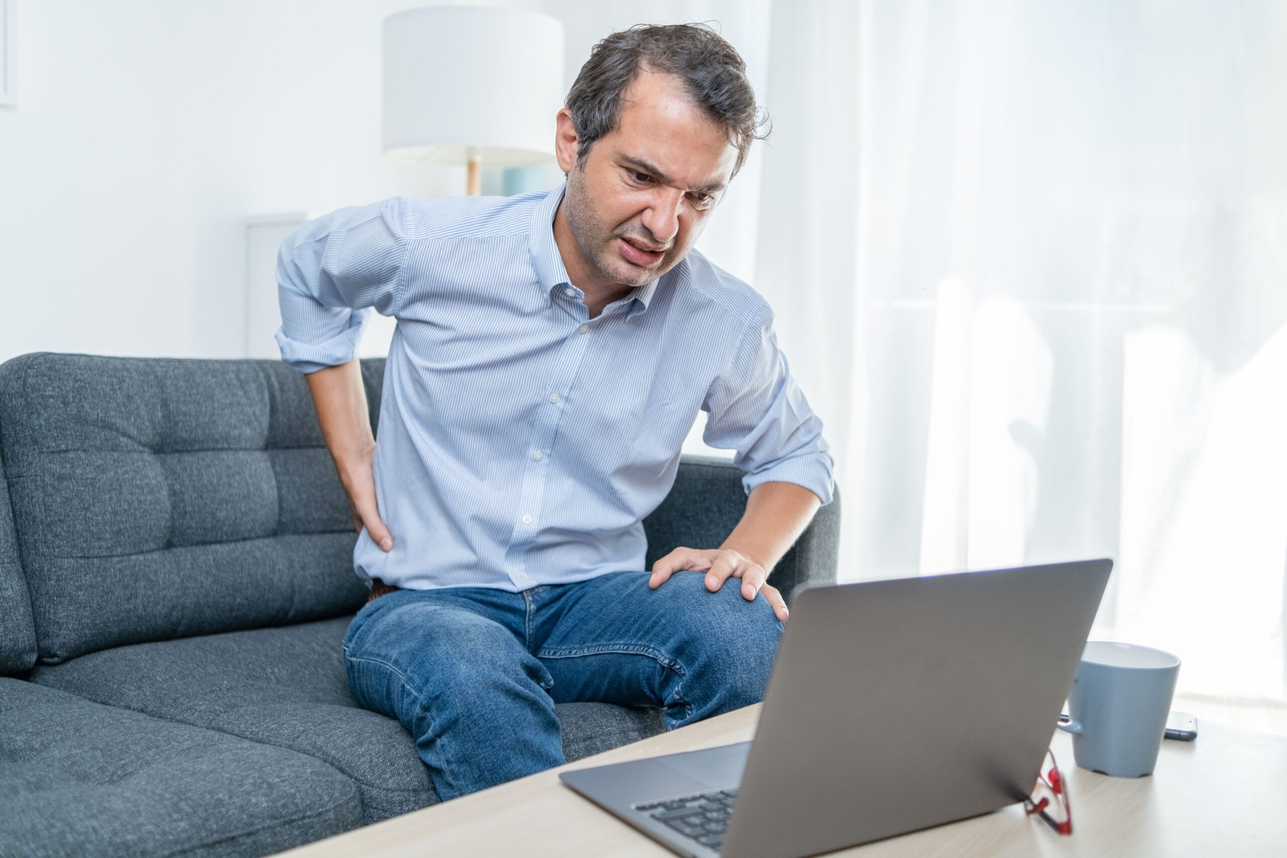 Os Perigos de Dormir no Sofá Regularmente