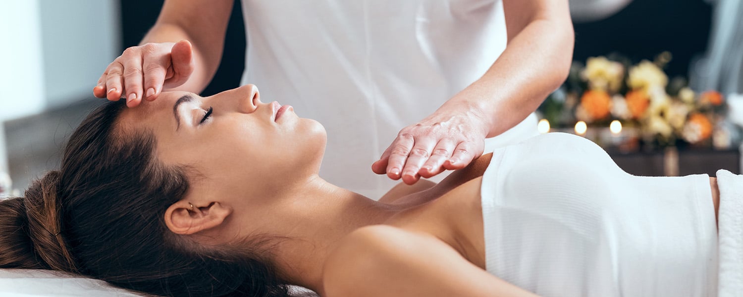 Formação em Reiki: Níveis e certificações para se tornar um praticante
