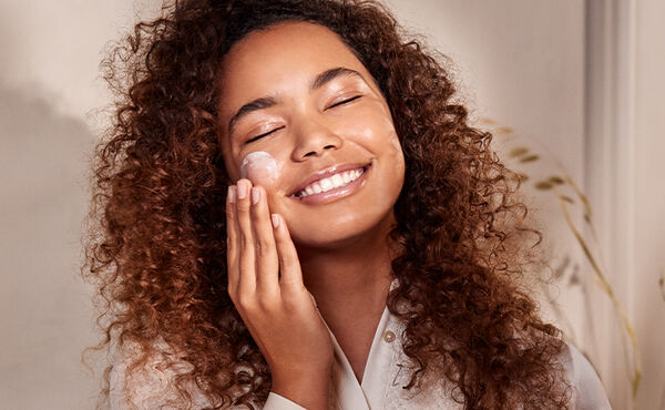 Skincare para Pele Seca: Dicas e Produtos Essenciais