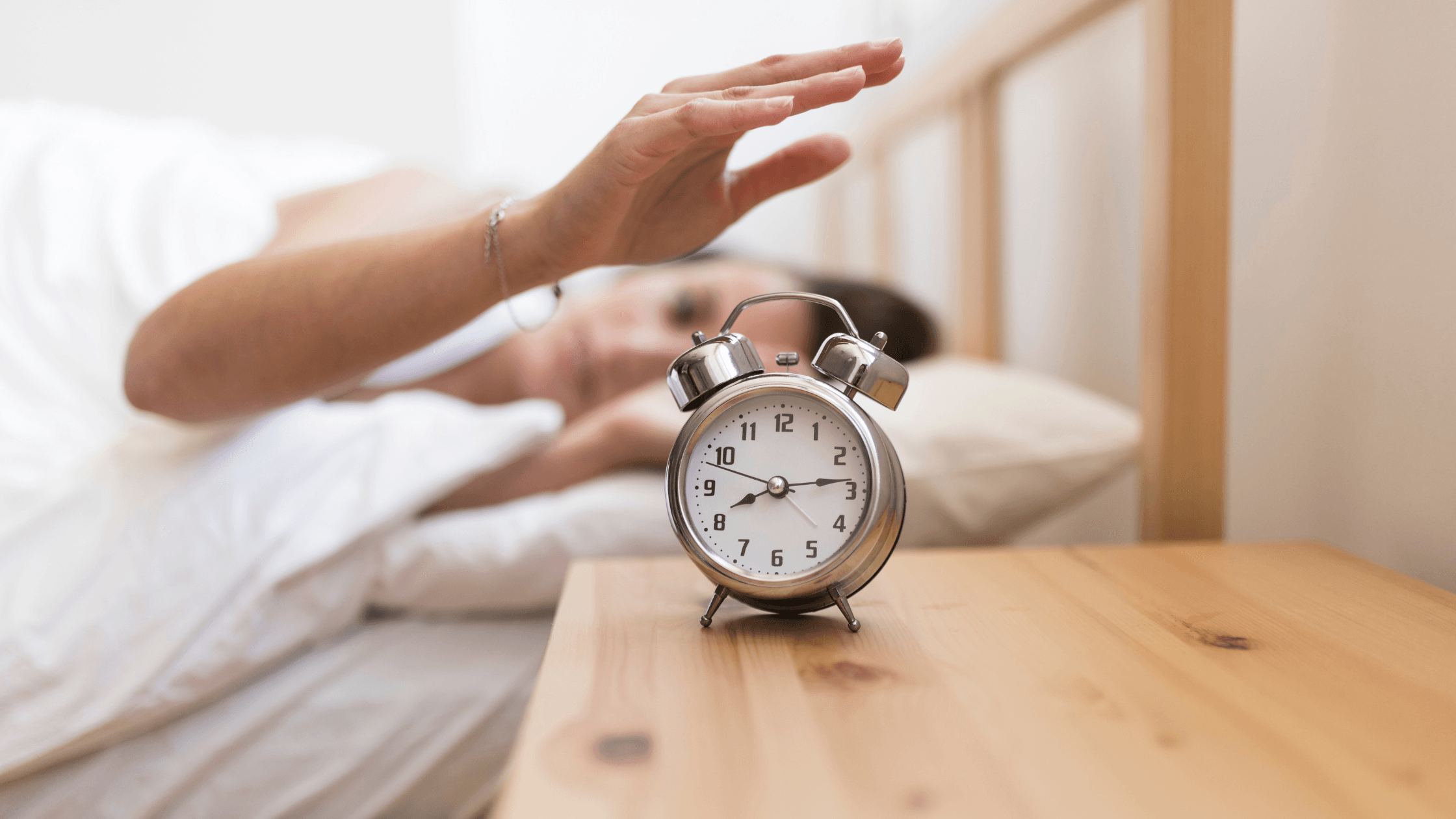 Hidratação Matinal: Por Que Beber Água ao Acordar é Crucial