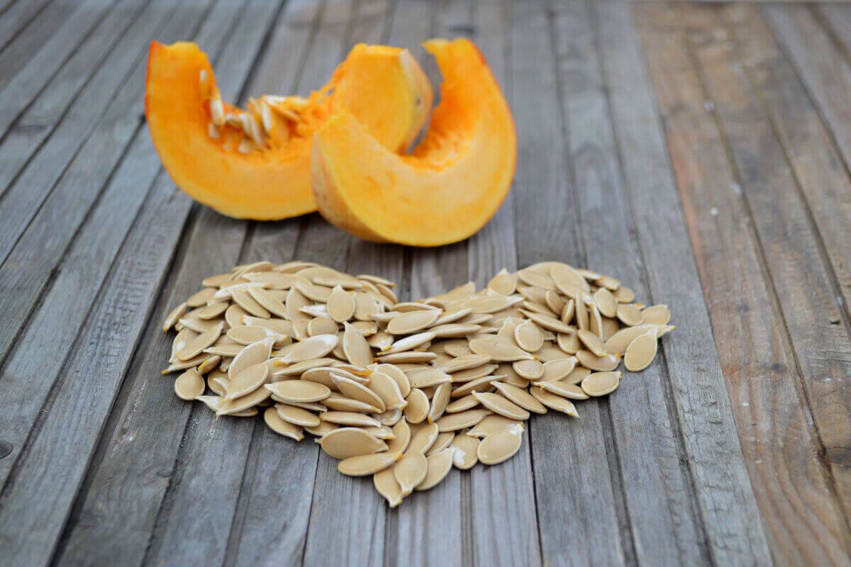 5 ideias de títulos:
1. Sementes de Abóbora: O Guia Completo de Benefícios e Usos
2. Descubra os Poderes das Sementes de Abóbora para sua Saúde
3. Como Incluir Sementes de Abóbora na Dieta: Receitas e Dicas
4. Sementes de Abóbora: Um Superalimento para Coração