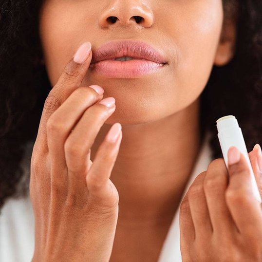 Qual a Diferença Entre Hidratante Labial e Protetor Labial?
