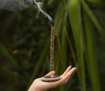 Como criar um ambiente de meditação com incensos