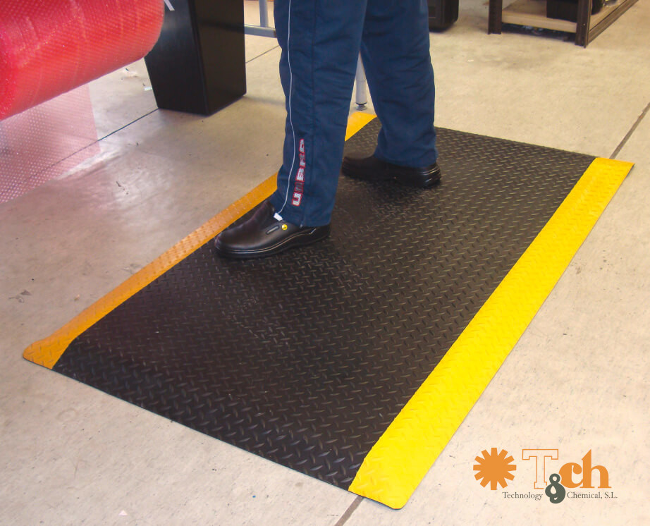 DIY: Como transformar tapetes comuns em antiderrapantes